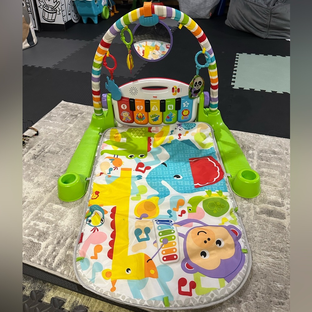 Fisher Price Deluxe Kick and Play Piano Gym
